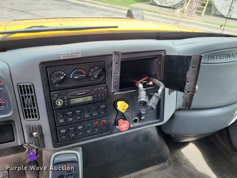 image for item LS9636 2006 International 7400  dump truck