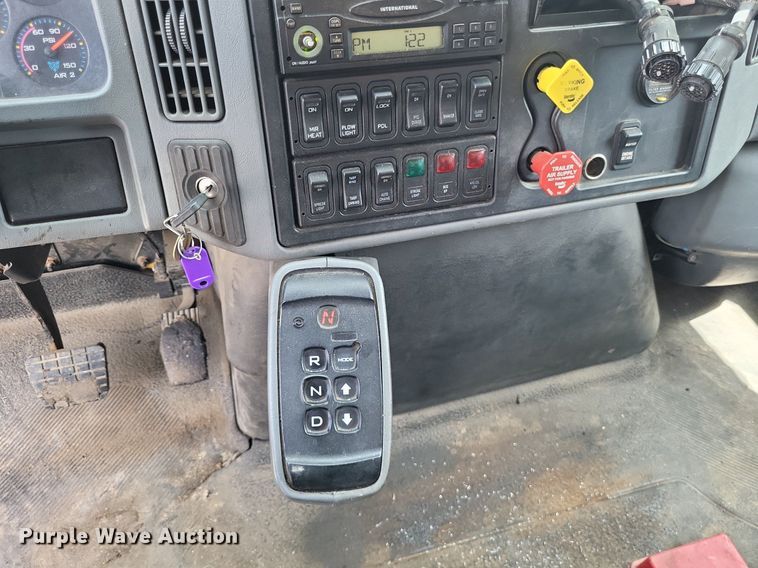 image for item LS9636 2006 International 7400  dump truck