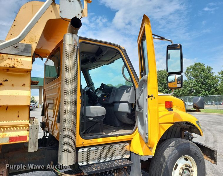 image for item LS9636 2006 International 7400  dump truck