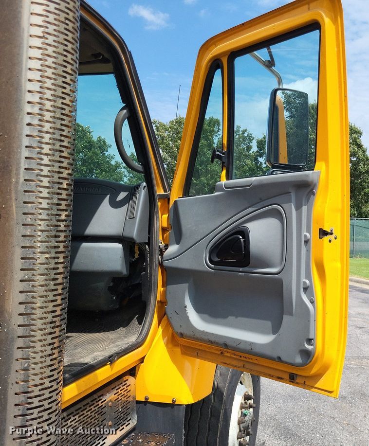 image for item LS9636 2006 International 7400  dump truck