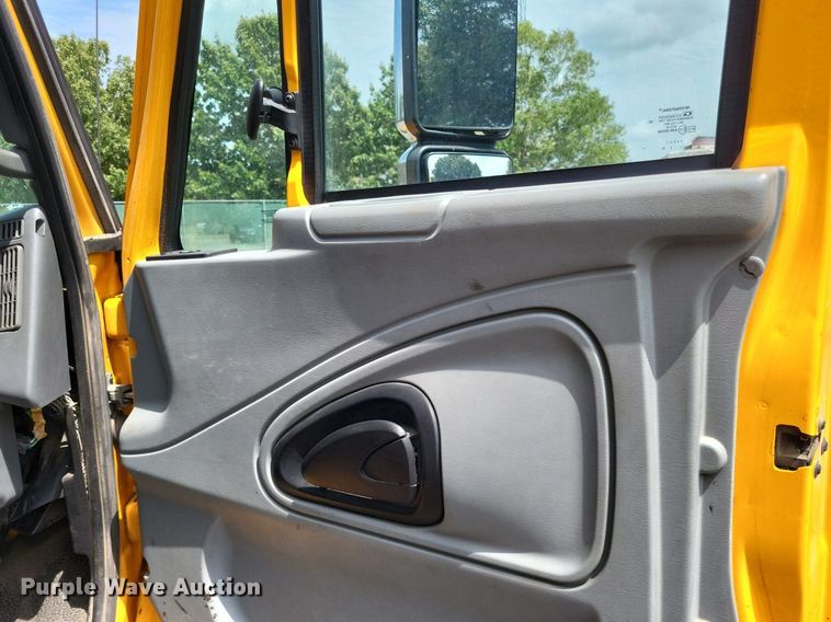 image for item LS9636 2006 International 7400  dump truck