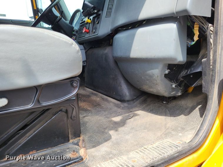 image for item LS9636 2006 International 7400  dump truck