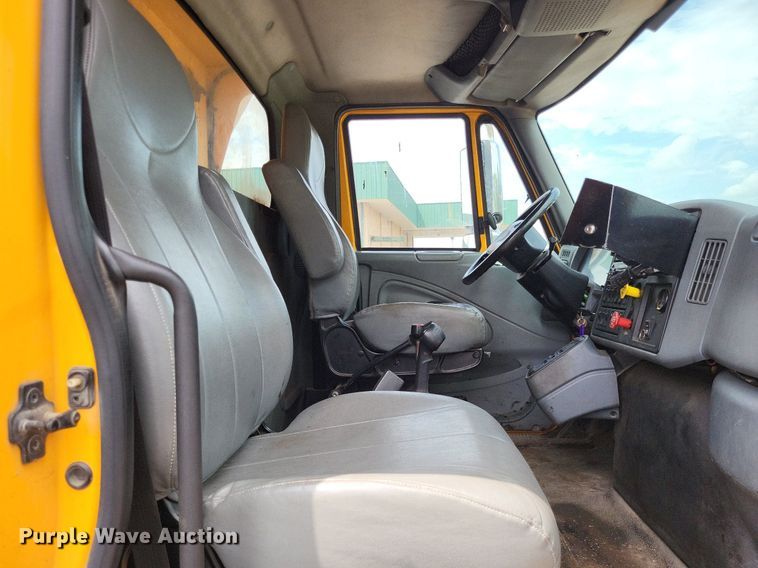 image for item LS9636 2006 International 7400  dump truck