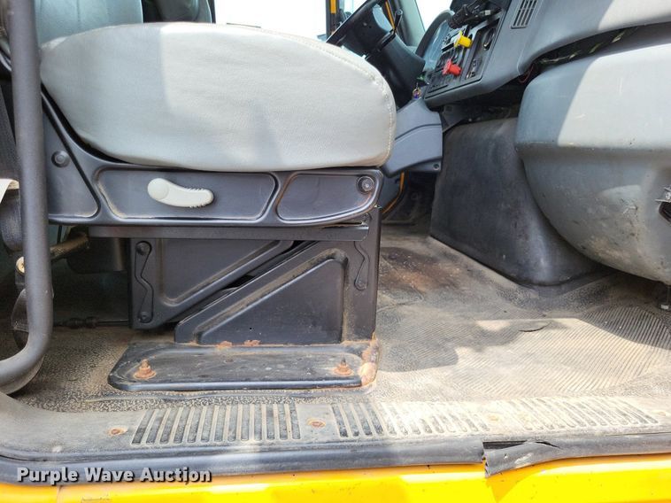 image for item LS9636 2006 International 7400  dump truck