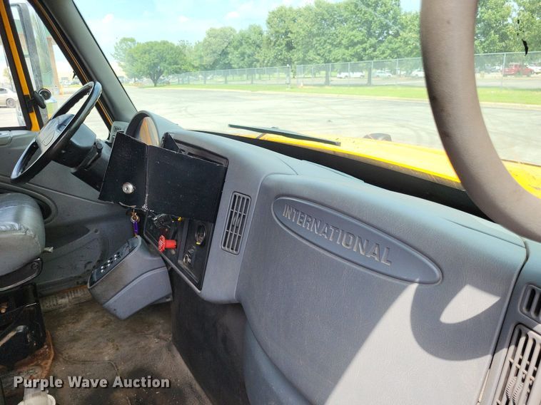 image for item LS9636 2006 International 7400  dump truck