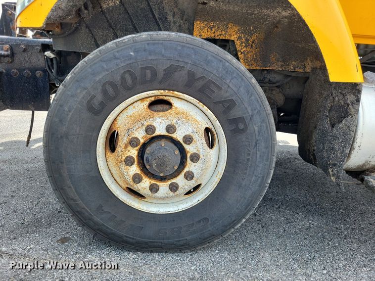 image for item LS9636 2006 International 7400  dump truck