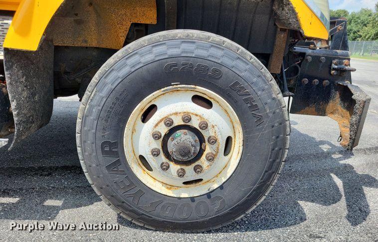 image for item LS9636 2006 International 7400  dump truck