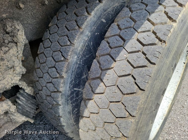 image for item LS9636 2006 International 7400  dump truck