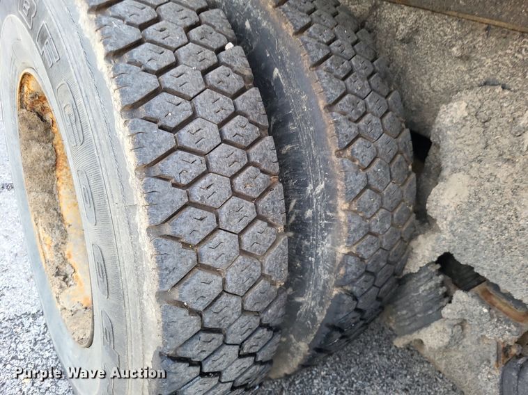 image for item LS9636 2006 International 7400  dump truck