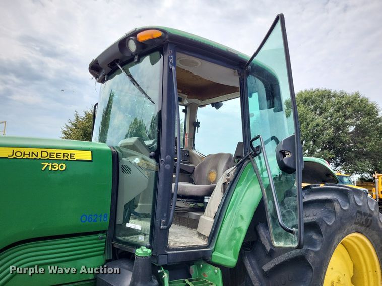 image for item LS9638 2011 John  Deere 7130  tractor