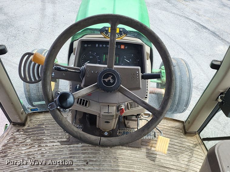 image for item LS9638 2011 John  Deere 7130  tractor