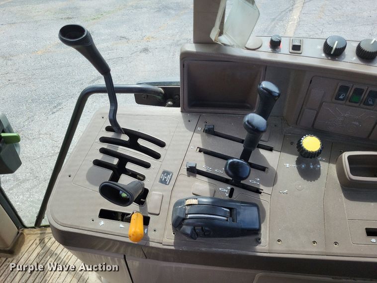 image for item LS9638 2011 John  Deere 7130  tractor