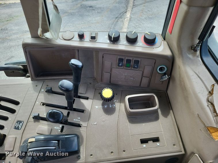 image for item LS9638 2011 John  Deere 7130  tractor