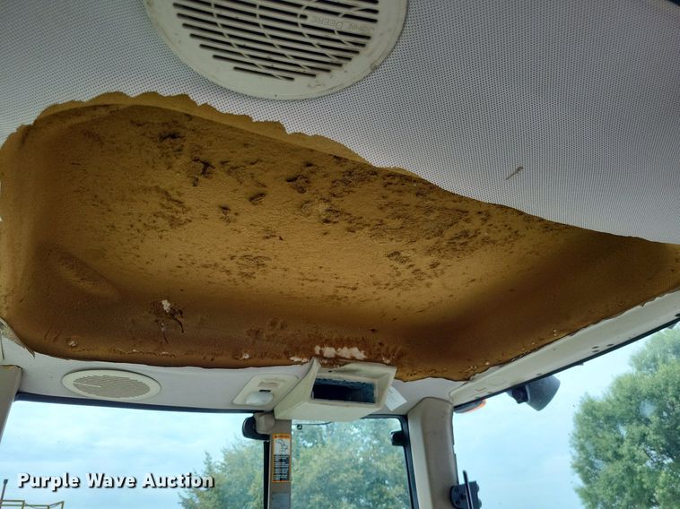 image for item LS9638 2011 John  Deere 7130  tractor