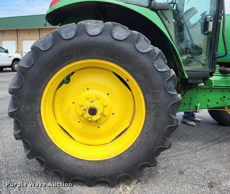 image for item LS9638 2011 John  Deere 7130  tractor