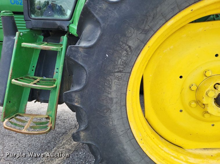 image for item LS9638 2011 John  Deere 7130  tractor