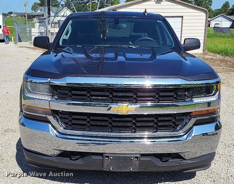 image for item LS9645 2016 Chevrolet Silverado 1500  Crew Cab pickup truck