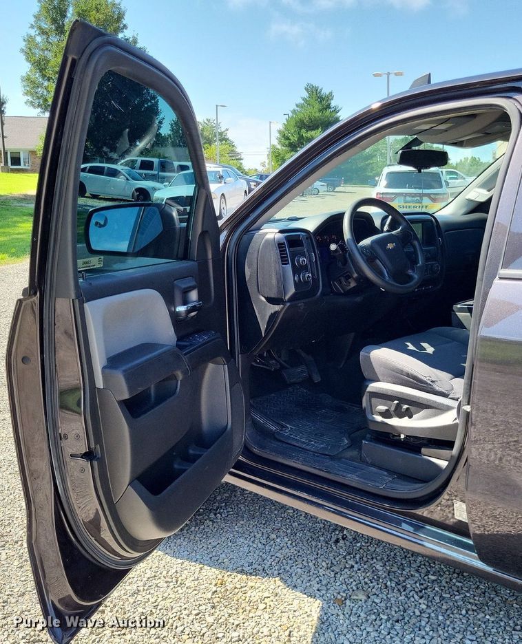 image for item LS9645 2016 Chevrolet Silverado 1500  Crew Cab pickup truck