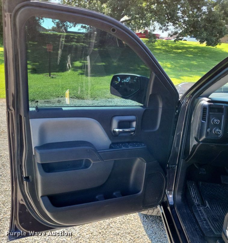 image for item LS9645 2016 Chevrolet Silverado 1500  Crew Cab pickup truck