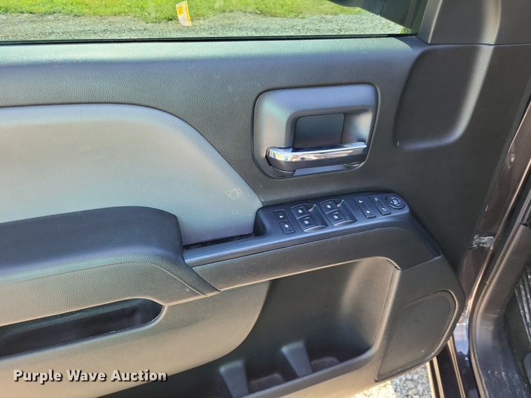 image for item LS9645 2016 Chevrolet Silverado 1500  Crew Cab pickup truck