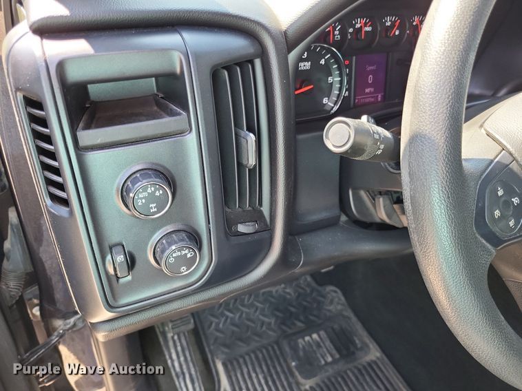 image for item LS9645 2016 Chevrolet Silverado 1500  Crew Cab pickup truck