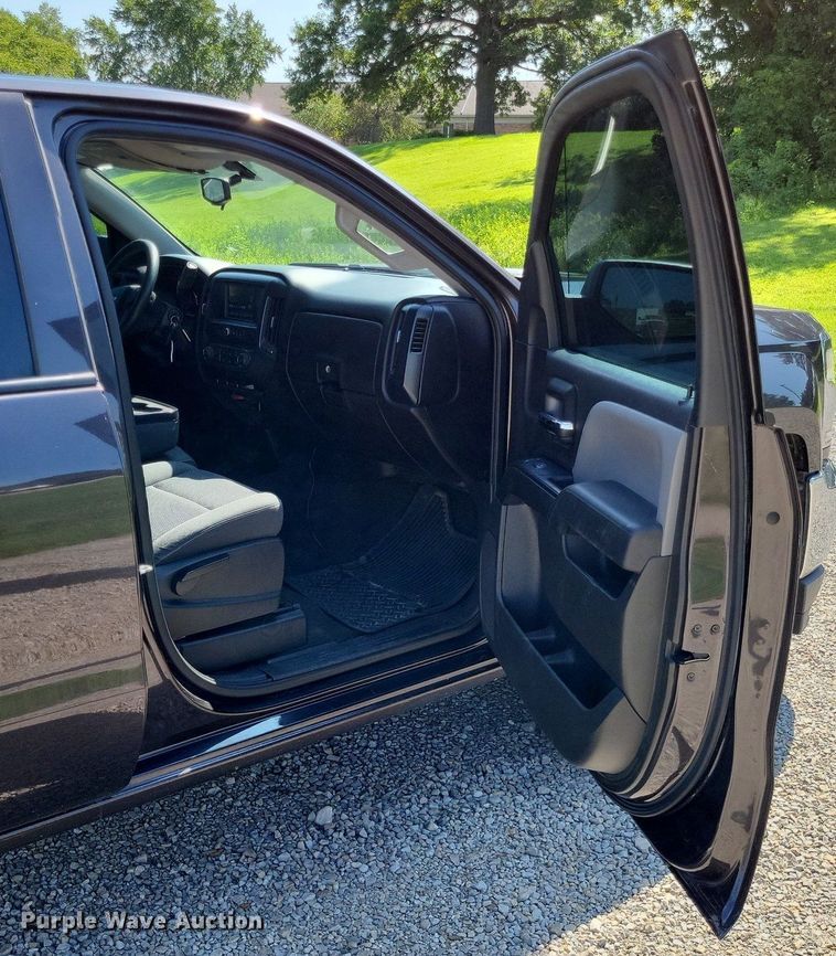 image for item LS9645 2016 Chevrolet Silverado 1500  Crew Cab pickup truck