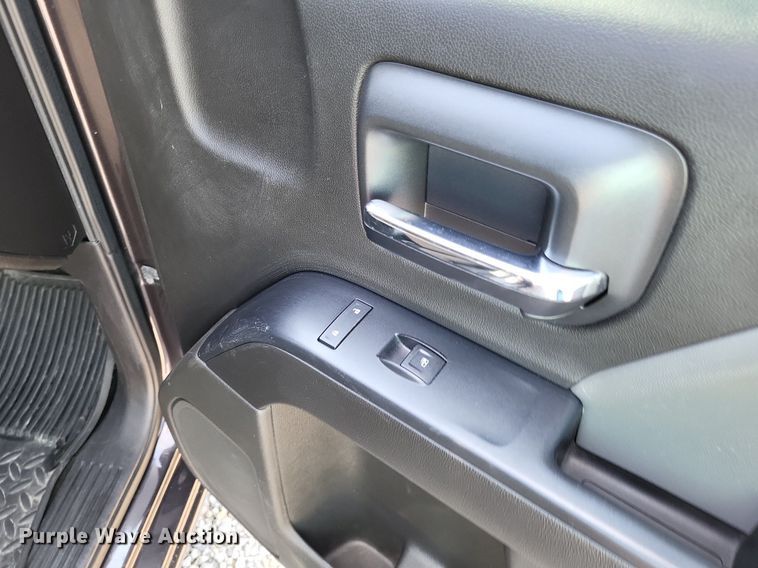 image for item LS9645 2016 Chevrolet Silverado 1500  Crew Cab pickup truck