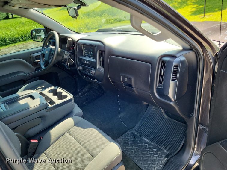 image for item LS9645 2016 Chevrolet Silverado 1500  Crew Cab pickup truck