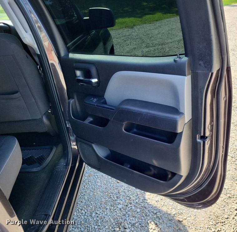 image for item LS9645 2016 Chevrolet Silverado 1500  Crew Cab pickup truck