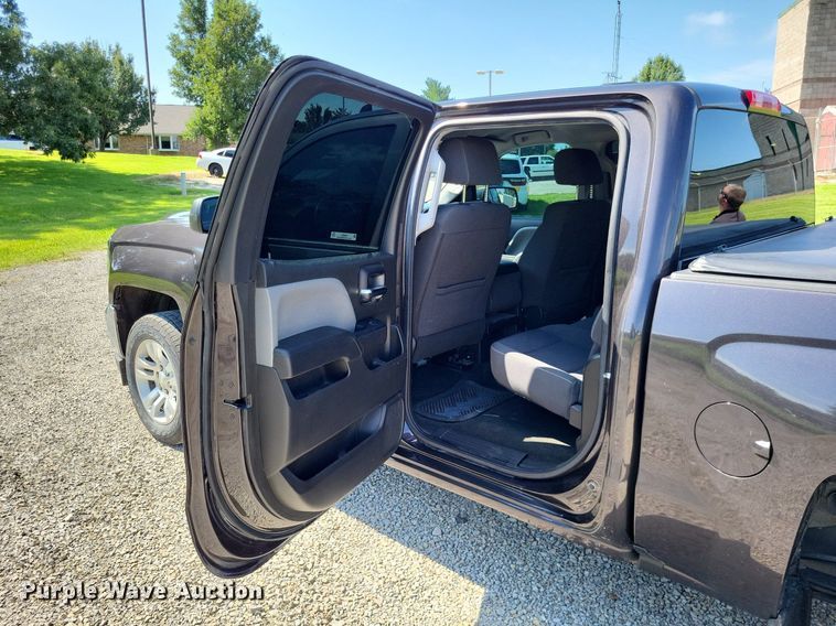 image for item LS9645 2016 Chevrolet Silverado 1500  Crew Cab pickup truck