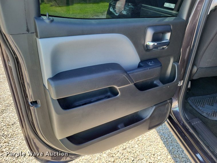 image for item LS9645 2016 Chevrolet Silverado 1500  Crew Cab pickup truck