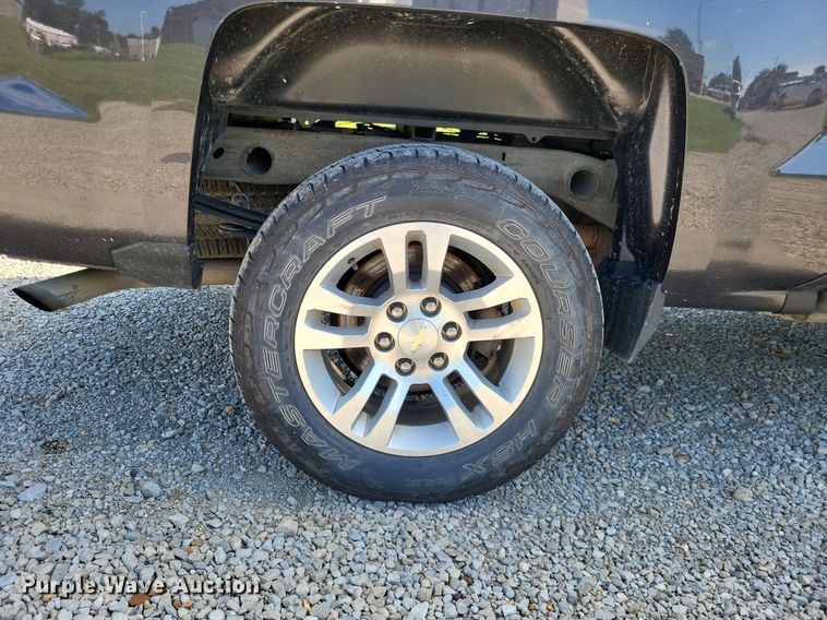 image for item LS9645 2016 Chevrolet Silverado 1500  Crew Cab pickup truck