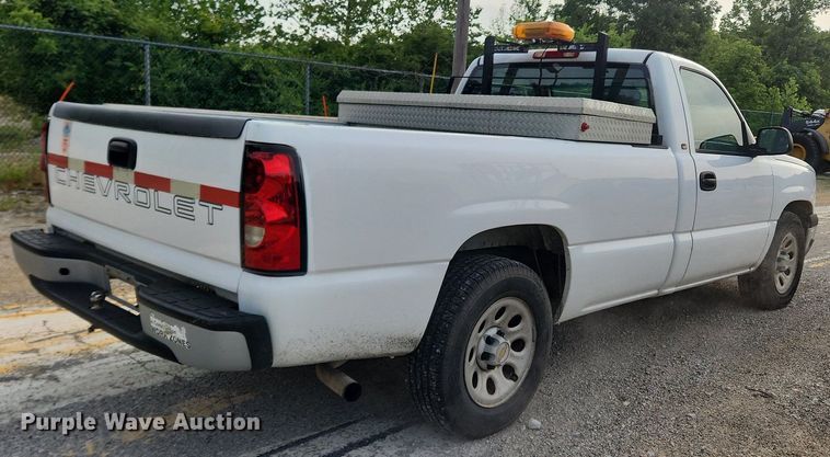 image for item LX9746 2005 Chevrolet Silverado 1500  pickup truck