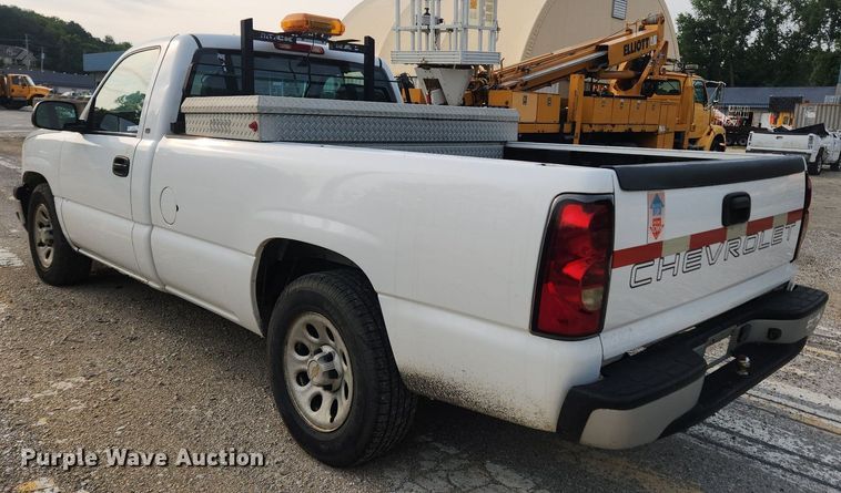 image for item LX9746 2005 Chevrolet Silverado 1500  pickup truck