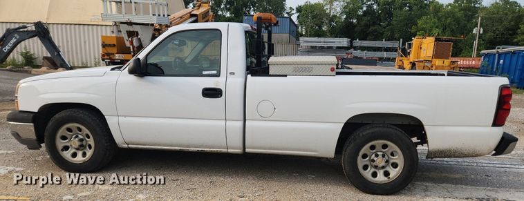 image for item LX9746 2005 Chevrolet Silverado 1500  pickup truck
