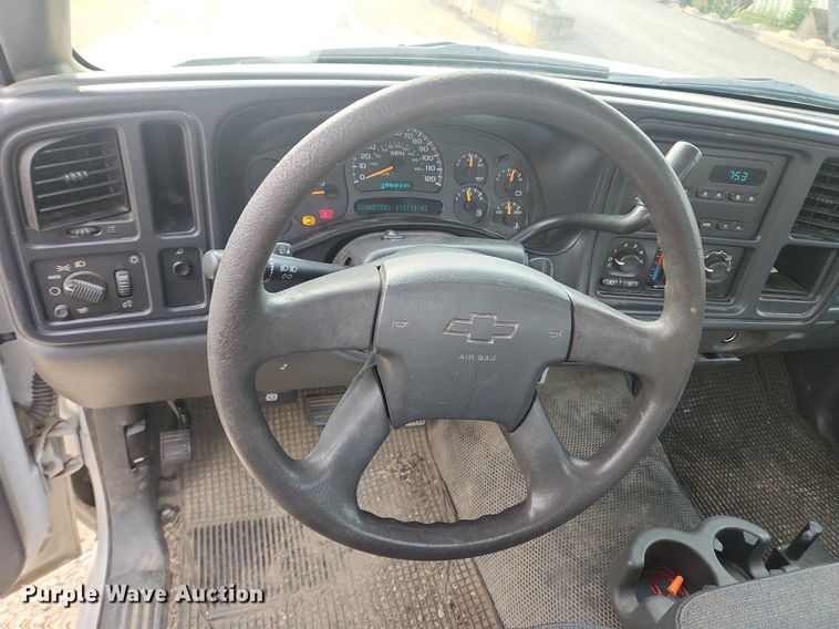 image for item LX9746 2005 Chevrolet Silverado 1500  pickup truck