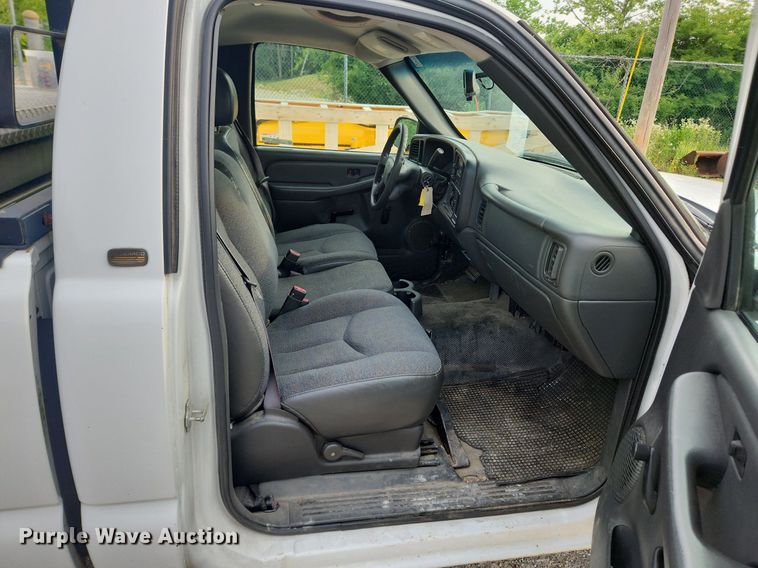 image for item LX9746 2005 Chevrolet Silverado 1500  pickup truck