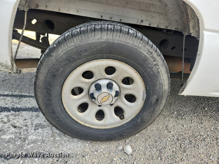 image for item LX9746 2005 Chevrolet Silverado 1500  pickup truck