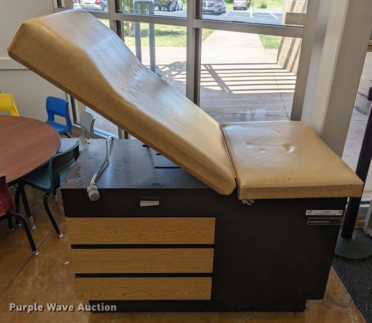 image for item LY9296 Midmark Ritter 100  examination table