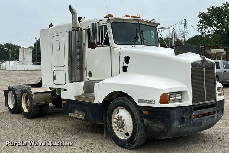 image for item MB9633 1988 Kenworth T600  semi truck