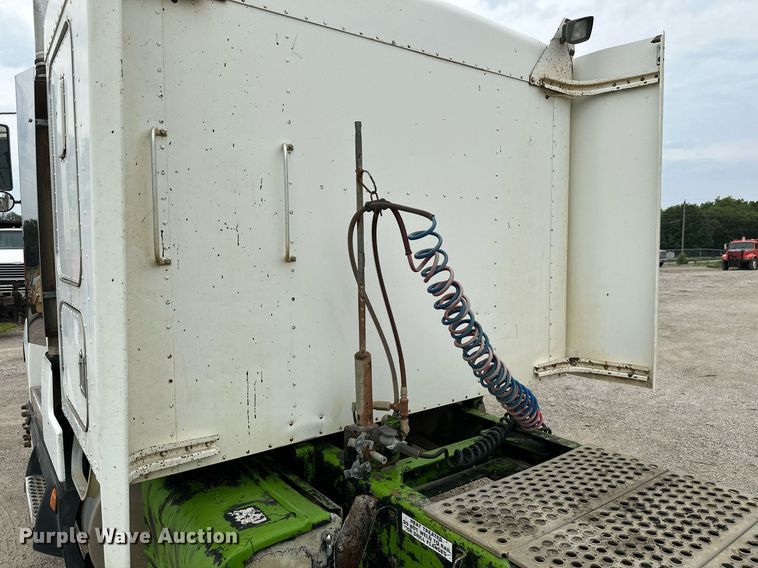 image for item MB9633 1988 Kenworth T600  semi truck