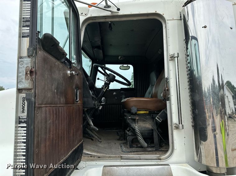 image for item MB9633 1988 Kenworth T600  semi truck