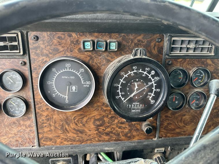 image for item MB9633 1988 Kenworth T600  semi truck