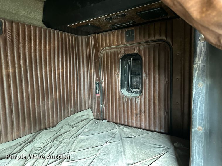 image for item MB9633 1988 Kenworth T600  semi truck