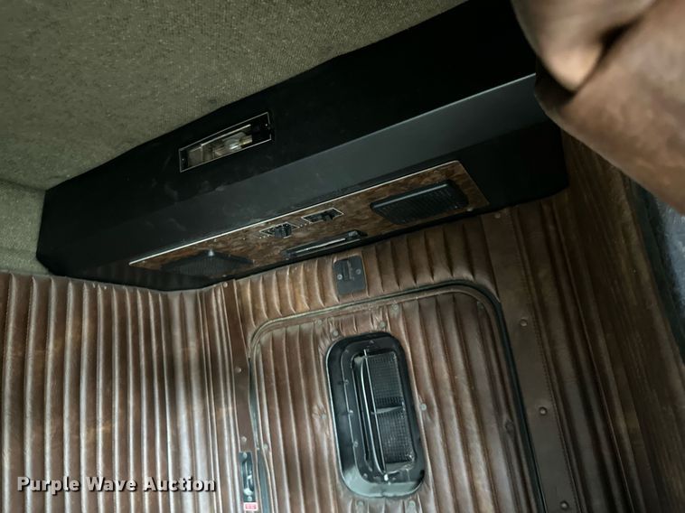 image for item MB9633 1988 Kenworth T600  semi truck