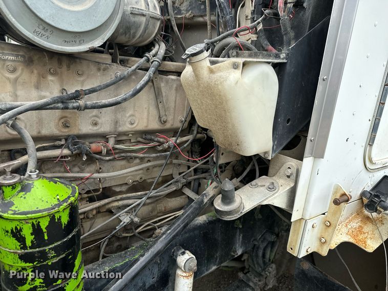 image for item MB9633 1988 Kenworth T600  semi truck