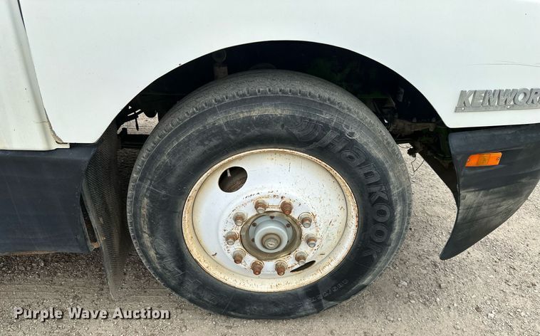 image for item MB9633 1988 Kenworth T600  semi truck