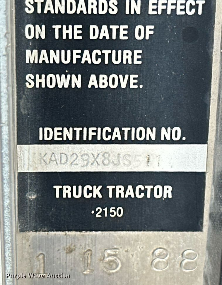 image for item MB9633 1988 Kenworth T600  semi truck