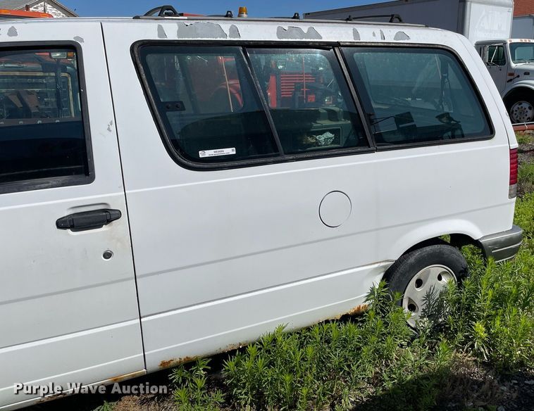 image for item ME9889 1997 Ford Aerostar  van