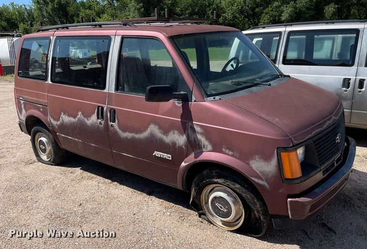 image for item ME9890 1991 Chevrolet Astro van